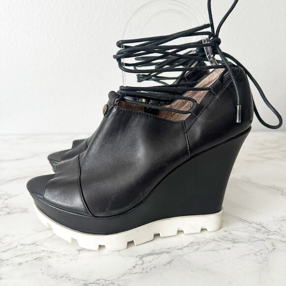 Rochessa Sporty Black Leather‎ Wedge Lug Sole Ankle Wrap Heels Women’s Size 38 - Picture 2 of 13